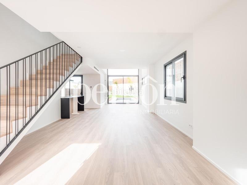 Foto c3544898-e7ac-4eb3-8746-32cdd0b8a026. Alquiler casa chalet independiente en alquiler en montesano en San Antonio de Benagéber