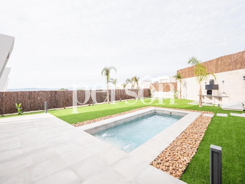 Foto f190f132-0b89-4847-b324-11e89abf906b. Alquiler casa chalet independiente en alquiler en montesano en San Antonio de Benagéber