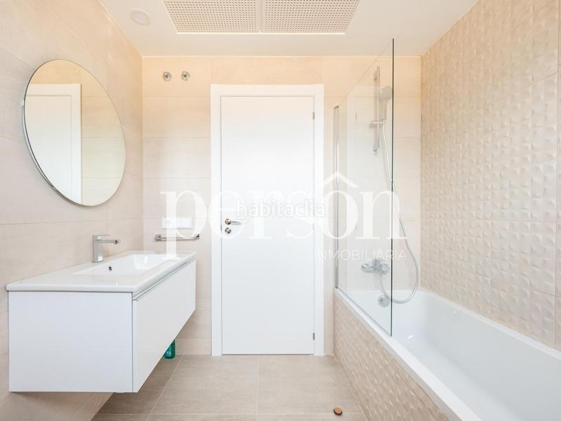 Foto 45bbde2d-dcdf-4e75-8018-98ba5aba5b57. Lloguer casa amb aparcament piscina a San Antonio de Benagéber