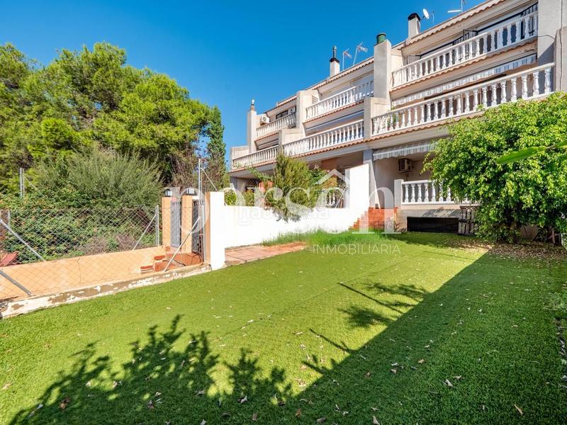 Foto 1637300f-3682-4d49-9ed1-20d1852d16f1. Casa a schiera con riscaldamento parcheggio piscina in Torrent