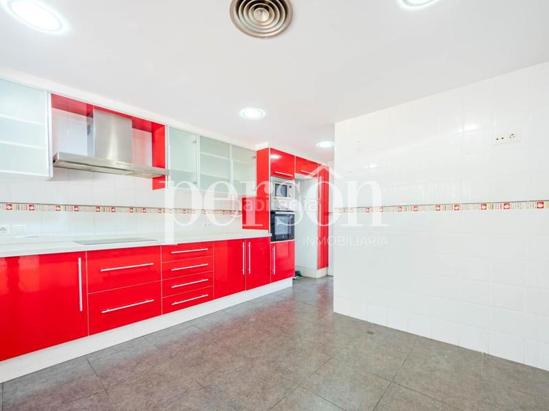 Foto 4041b598-af19-4fe3-ab6f-bd78c81616eb. Casa a schiera con riscaldamento parcheggio piscina in Torrent