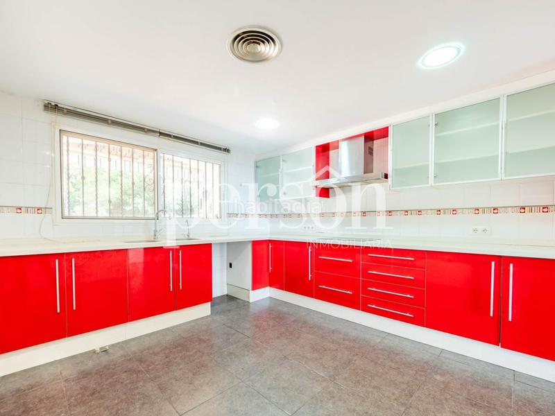 Foto 51f823df-be40-4abd-9727-a23144f51828. Casa a schiera con riscaldamento parcheggio piscina in Torrent