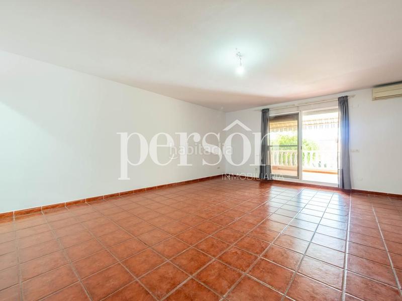 Foto 989d0b5a-6f95-4592-8703-4c8a96130597. Casa a schiera con riscaldamento parcheggio piscina in Torrent