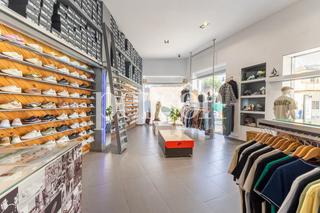 Traspàs Local Comercial a Alaquàs. Traspaso negocio tienda urban  snickers shop