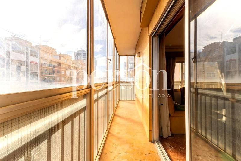 Foto 0b5550bb-6c34-4851-a5ca-87f2a6c74c63. Alquiler piso alquiler, amplio y luminoso piso con 4 habitaciones junto al cauce del turia en Valencia