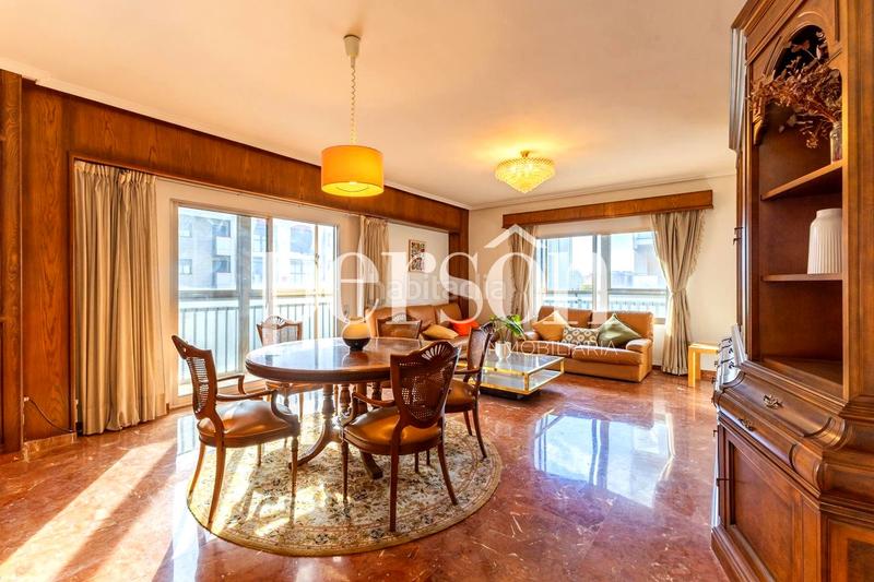 Foto 55a4ca6f-7d81-474d-adb6-cf9e46f87f73. Alquiler piso alquiler, amplio y luminoso piso con 4 habitaciones junto al cauce del turia en Valencia