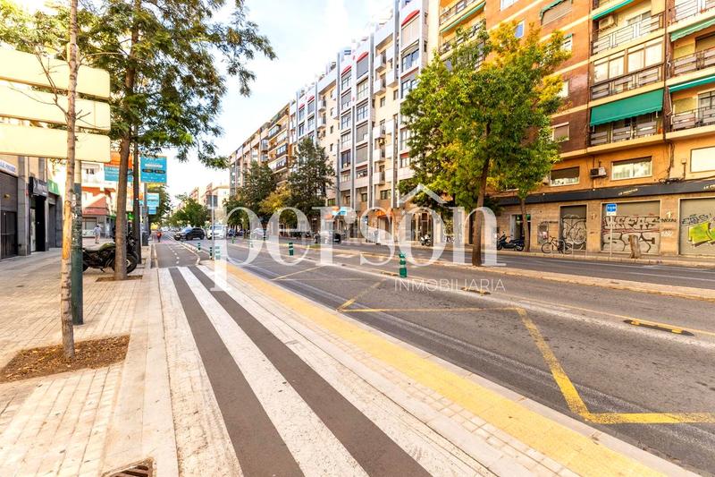 Foto 771865b1-7e7f-43fe-b375-5b27fb231943. Alquiler piso alquiler, amplio y luminoso piso con 4 habitaciones junto al cauce del turia en Valencia