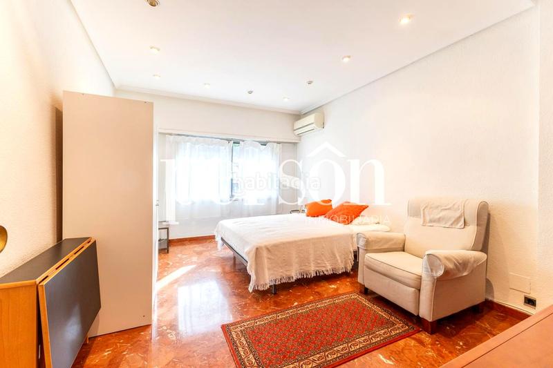 Foto bd99b1c8-d4b2-494d-a25b-a5c3628d66f9. Alquiler piso alquiler, amplio y luminoso piso con 4 habitaciones junto al cauce del turia en Valencia