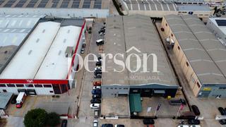 Nau industrial a Riba - roja de Túria. Venta nave industrial en poligono con oficinas y patio privado