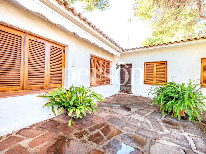 Foto c1f6f1ed-82cd-423d-9711-6023bb531335. Casa chalet en Centro Bétera