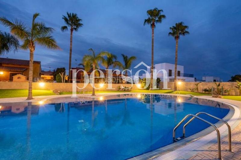 Foto 4d6231de-61a0-4cc4-9085-11d066a0255c. Affitto casa con parcheggio piscina in Riba - roja de Túria