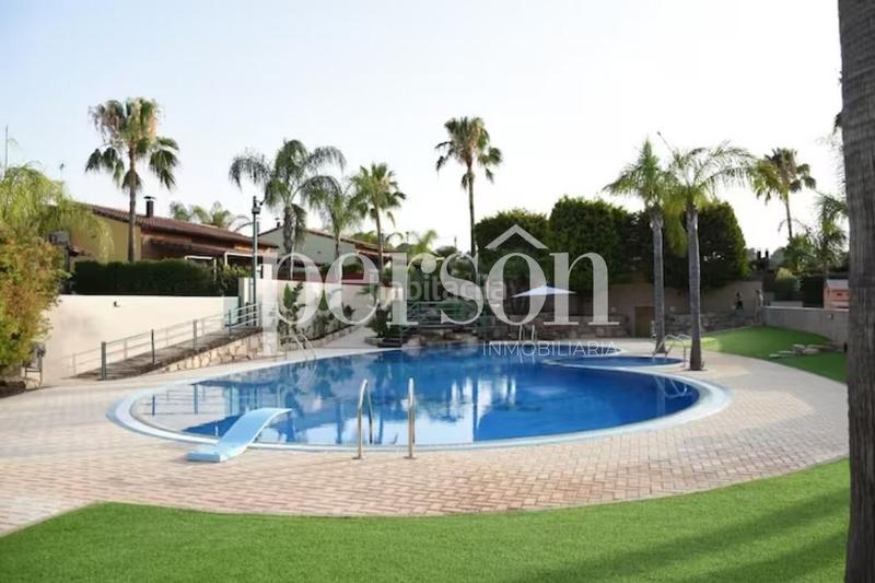 Foto 5c329d9f-fd77-49ff-9e38-845df0ded185. Alquiler casa alquiler chalet ribaroja de turia en Riba - roja de Túria