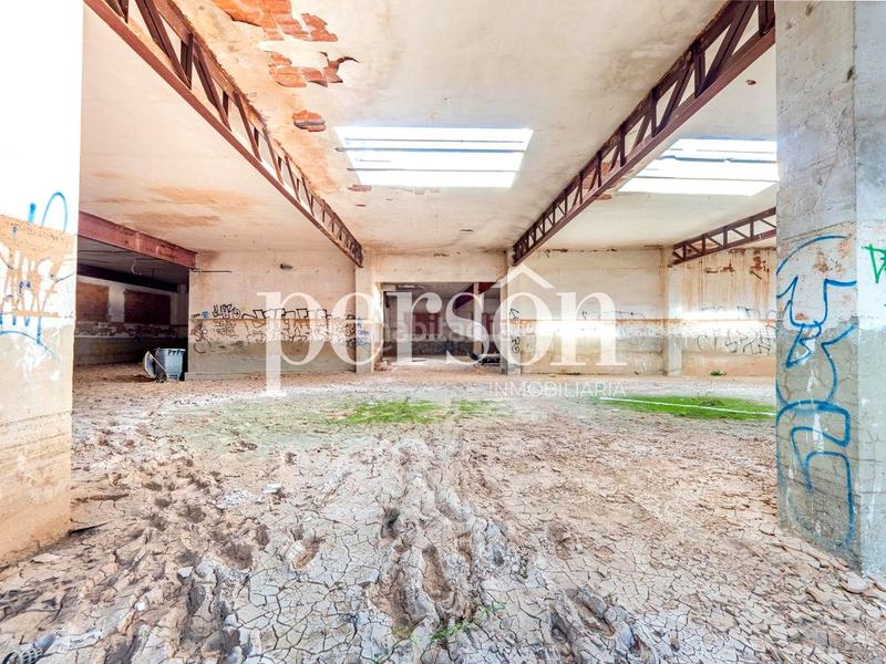 Foto 0bfa0938-a36b-41bb-8860-5e5e3aa0d4ae. Bâtiment à usage industriel dans Benetússer