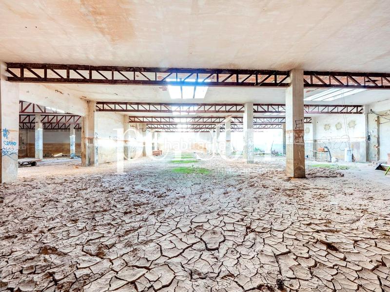 Foto 1efb10a1-b055-4246-bc78-ccd2bb04979e. Bâtiment à usage industriel dans Benetússer