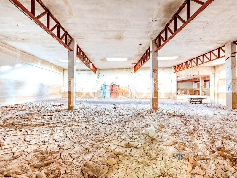 Foto 27738d60-1de4-47c3-88a6-34da56b51e3e. Bâtiment à usage industriel dans Benetússer