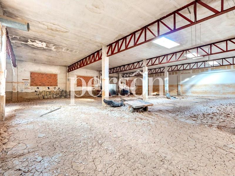 Foto 7f7fdcc0-368e-49ae-b742-9f78f8ff92b5. Bâtiment à usage industriel dans Benetússer