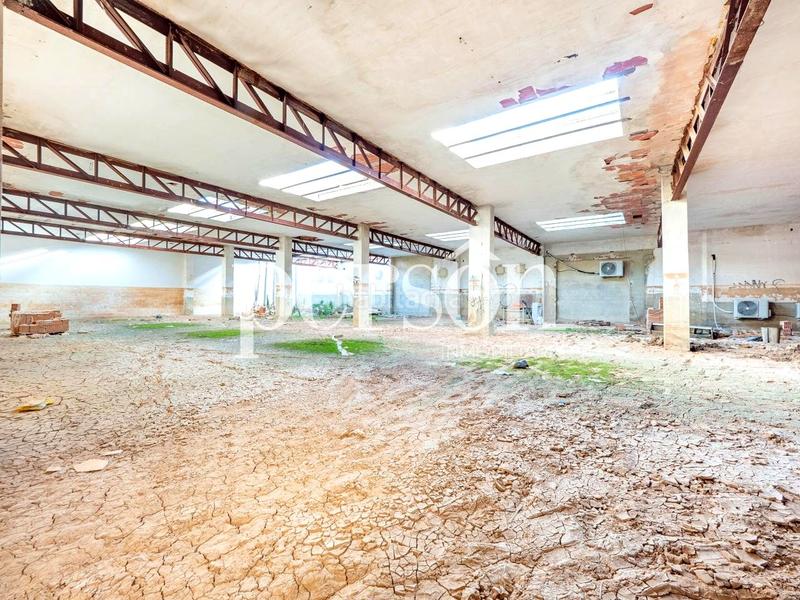 Foto b301f164-3177-4418-ade1-f2019d2044db. Bâtiment à usage industriel dans Benetússer