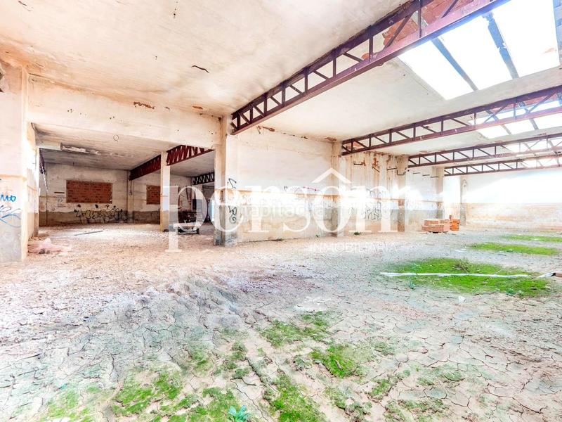 Foto be82646a-4131-4016-802d-6220e06d0314. Bâtiment à usage industriel dans Benetússer