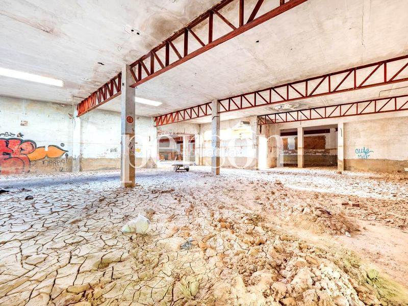 Foto e5d61f07-cbf2-4df2-a509-6f3424dac8ee. Bâtiment à usage industriel dans Benetússer