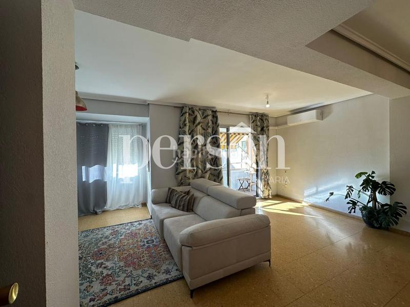 Foto e8cd428f-14b1-4bef-bae5-ca37773e80b0. Rent flat with parking in El Botànic Valencia