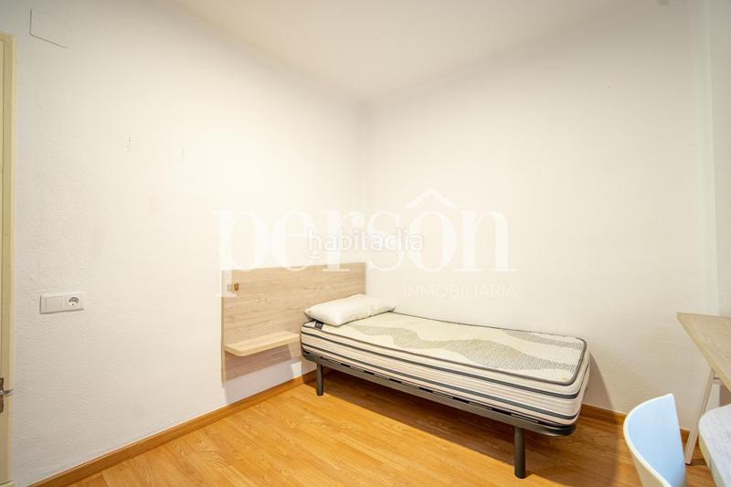 Foto cf08d0cf-c9a2-40f1-b932-031d7af0ee37. Alquiler piso magnífico piso de 5 habitaciones ideal para estudiantesresidentes en Valencia