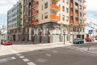 Location Local commercial à Parc Central. Local comercial en parc central