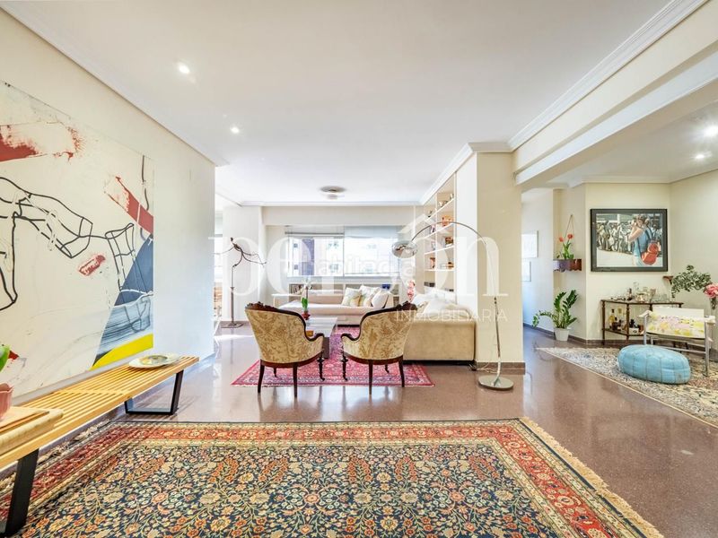 Foto 1272b982-d124-4b50-add9-b22b20fae82f. Pis amb aparcament a Jaume Roig Valencia