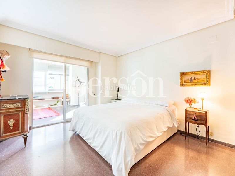 Foto 5c464ad8-642d-4659-b6ed-af34910e9209. Pis amb aparcament a Jaume Roig Valencia