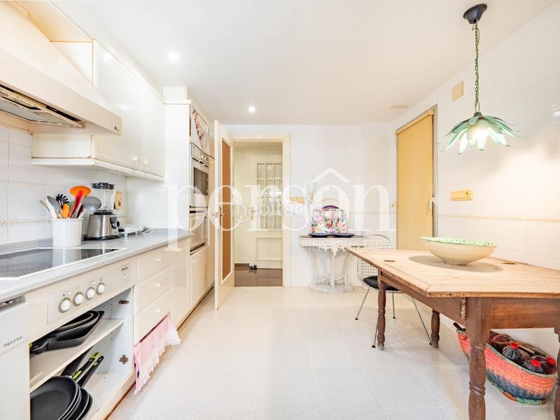 Foto 7c753baf-70f9-44ad-9537-f70a871de42c. Pis amb aparcament a Jaume Roig Valencia