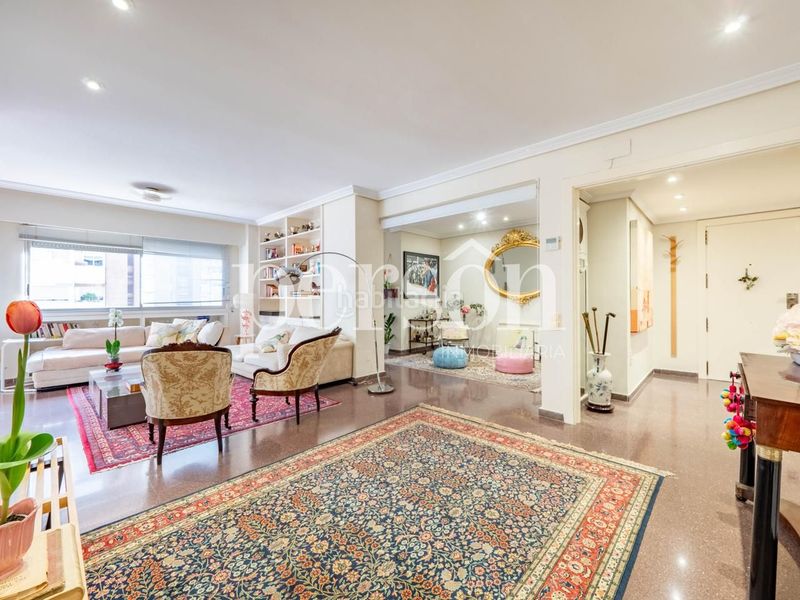 Foto 8bc174bc-7bbf-45b1-9f83-85482ddef5a3. Pis amb aparcament a Jaume Roig Valencia