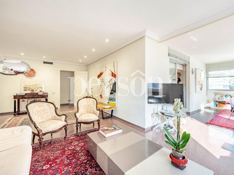 Foto f721a7c5-7f81-4074-bd39-0235ac402de3. Pis amb aparcament a Jaume Roig Valencia