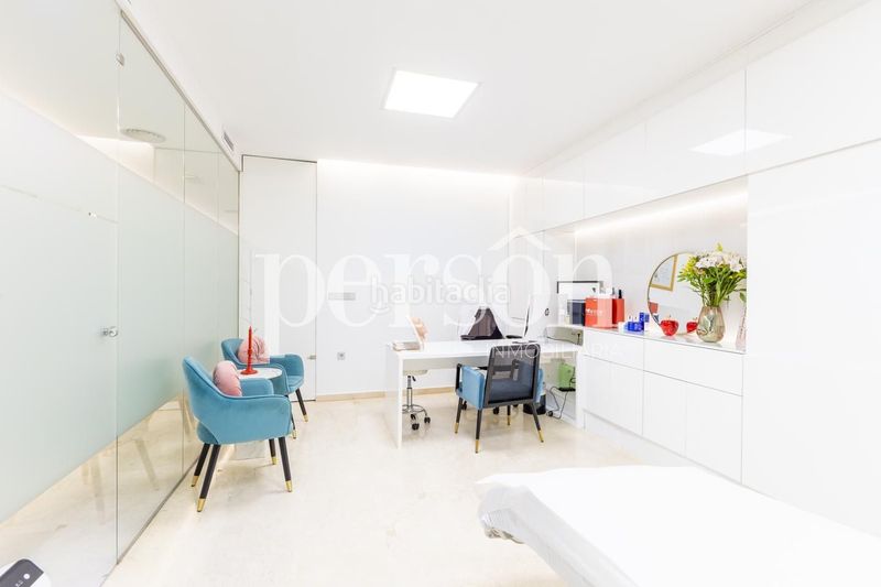 Foto 1ece4a14-63f5-4054-beb8-2a3e33cd7fe8. Local comercial a Russafa Valencia
