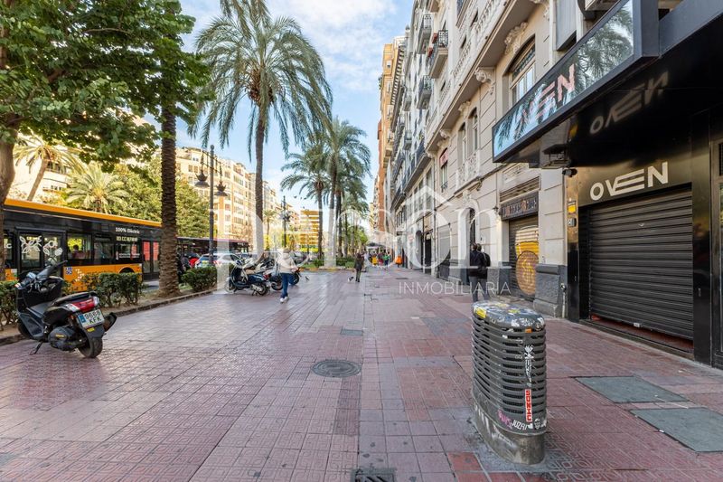 Foto 9543b572-ba40-40b5-8219-735f78fe0915. Local comercial a Russafa Valencia