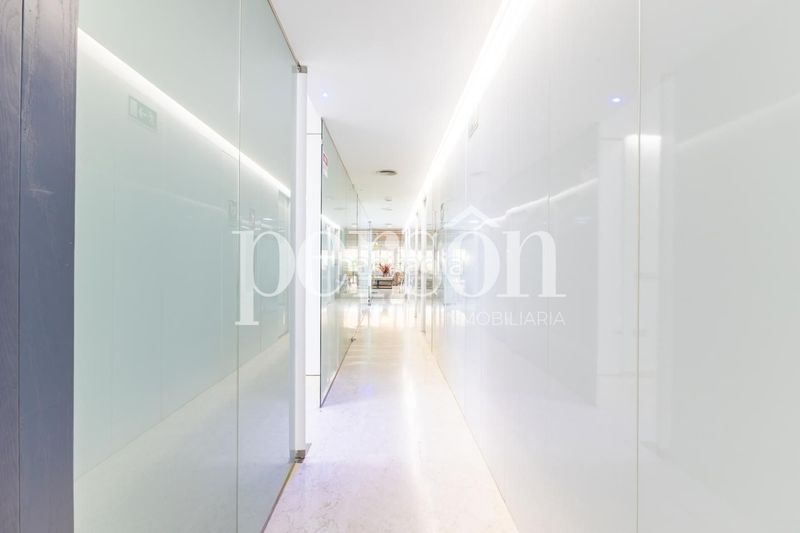 Foto acd1952c-c68d-438d-a8cf-e4516503dec9. Local comercial a Russafa Valencia