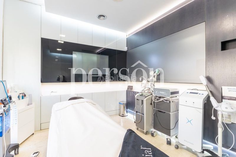 Foto cb68a2cc-7f30-46ed-8d96-87d1de612ab7. Local comercial a Russafa Valencia