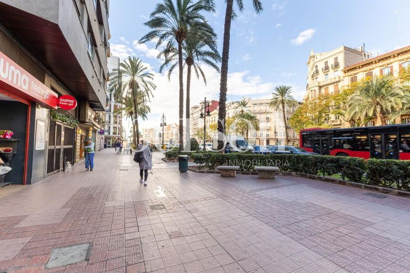 Foto d916e097-3d30-4ac9-9ca3-6461246c8dd2. Local comercial a Russafa Valencia