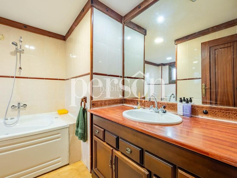 Foto 0bd0ef40-3c78-462d-9723-5a06d951947c. Casa amb aparcament piscina a La Cañada Paterna