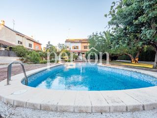 Casa in La Cañada. Chalet pareado a la venta en la cañada