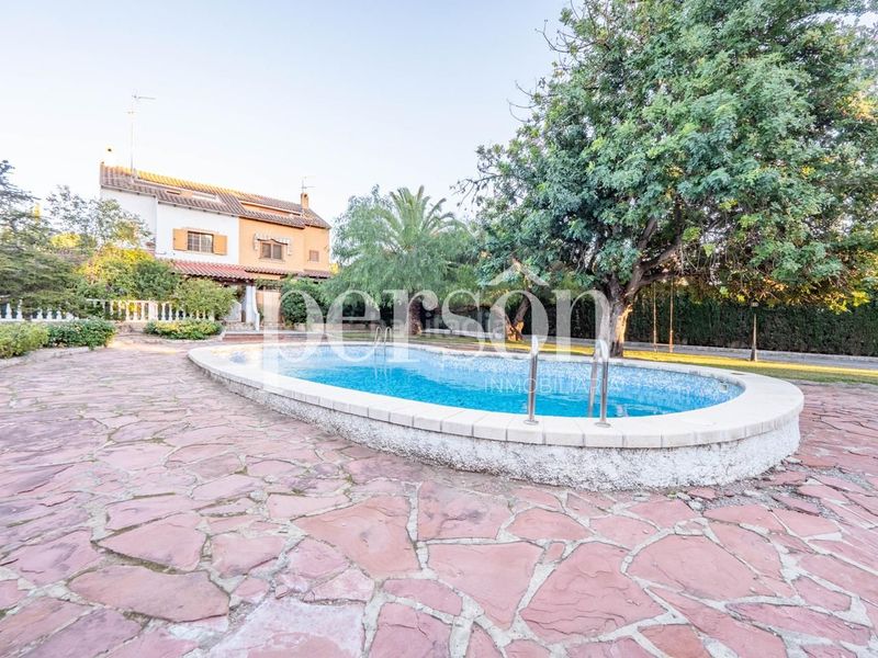 Foto 64cde275-21e1-4b06-b0c9-a80f6b56f7b1. Casa amb aparcament piscina a La Cañada Paterna