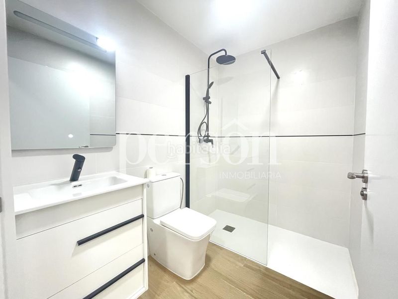 Foto f90bcfba-237e-4d62-b819-99e564348fc3. Local comercial a El Cabanyal-El Canyamelar Valencia