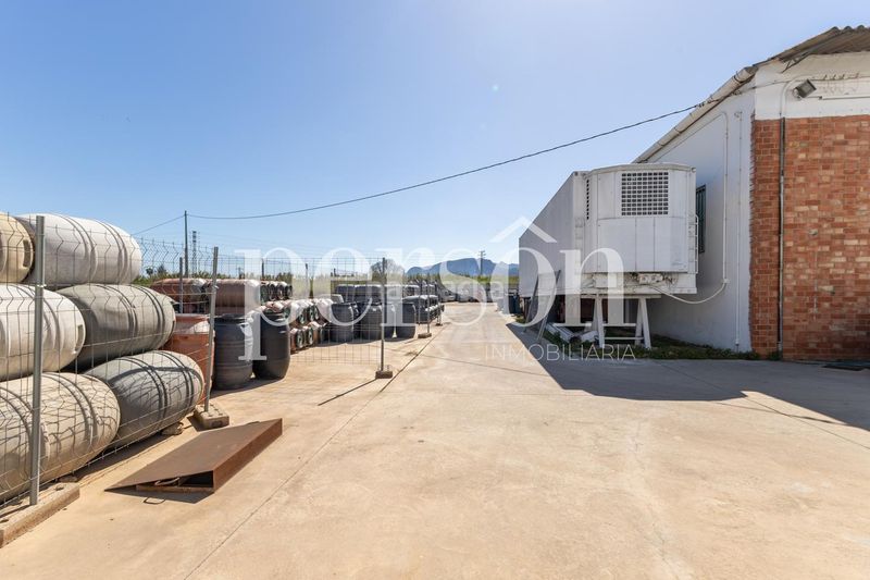 Foto 1746899f-0d09-4263-a791-766a44072833. Nave industrial venta nave industrial con parcela edificable en Alzira