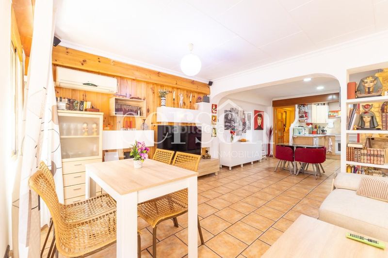 Foto f2d517a3-4a04-4717-9c0e-1969816a9e3d. Pis a El Mercado Manises