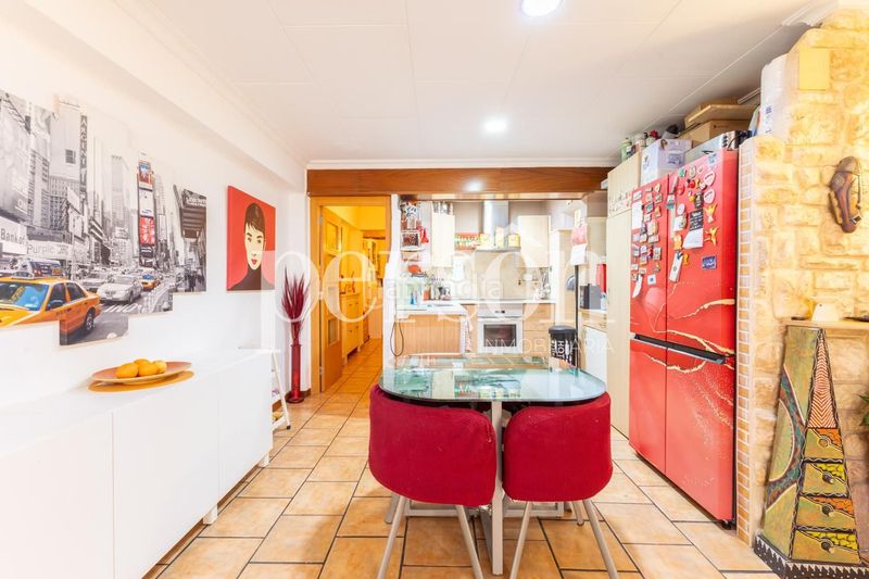 Foto fb59aae4-5ace-4f0a-9448-7147dd07f5d6. Pis a El Mercado Manises