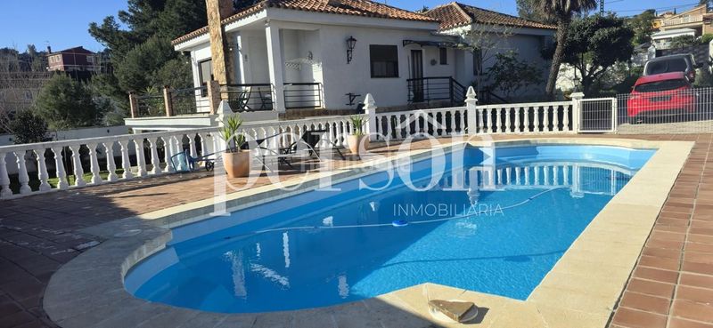 Foto 3f49fd6b-655d-4f30-9205-7956e4da1319. Casa amb piscina a La Loma Chiva