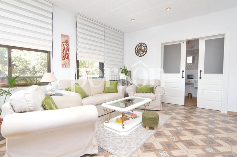 Foto fc1a678a-8062-41f1-a159-24d17ea4f337. Casa amb piscina a La Loma Chiva