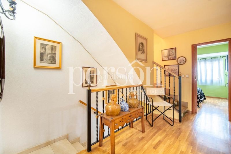 Foto c8efa383-3ce4-482e-8281-92880a7c7529. Casa a Centro Ciudad Paterna