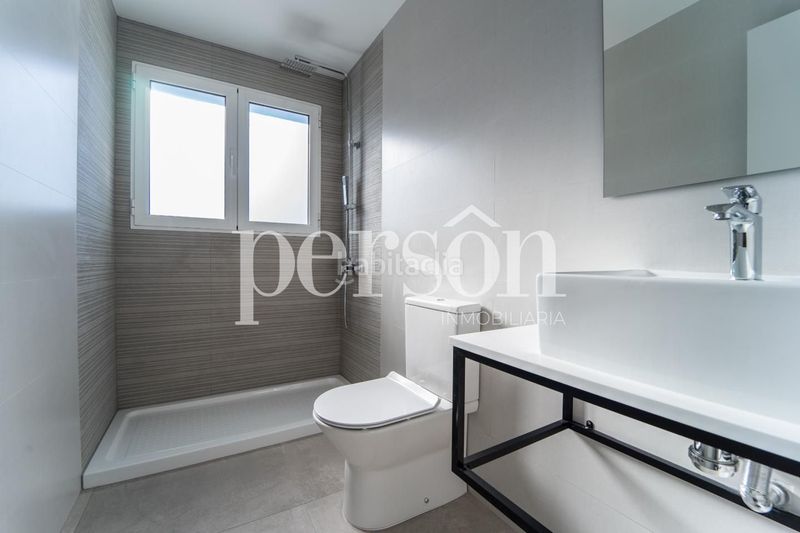 Foto e1f6162d-9798-4f68-83ee-5eb0149d52fc. Edificio in Picassent