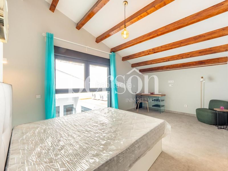 Foto 1cb8a046-a942-46b9-a7aa-1d5268483480. Dúplex amb piscina a El Botànic Valencia