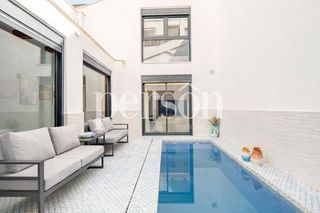 Dúplex a El Botànic. Duplex en venta con piscina junto a los jardines del rio turia