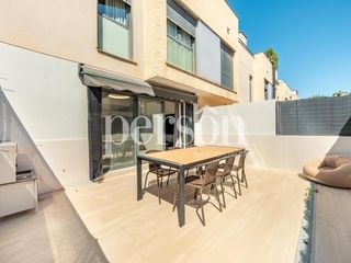 Dreistöckige Wohnung in Alfafar. Casa adosada reformada en alfafar